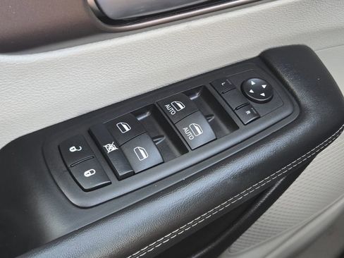 Used 2024 Chrysler Voyager LX image 25