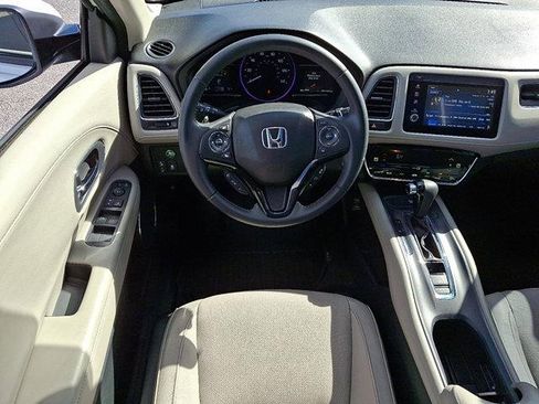 Used 2019 Honda HR-V Touring image 11
