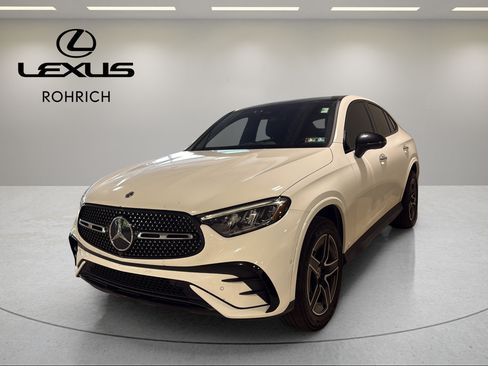 Used 2024 Mercedes-Benz GLC 300 4MATIC image 1