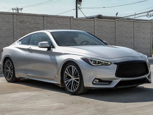 Used 2017 INFINITI Q60 3.0t w/ Cargo Package RWD image 8