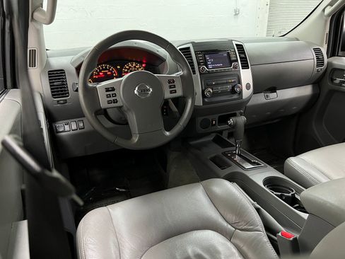 Used 2017 Nissan Frontier SV image 9