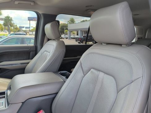 Used 2019 Ford Expedition Limited RWD image 3