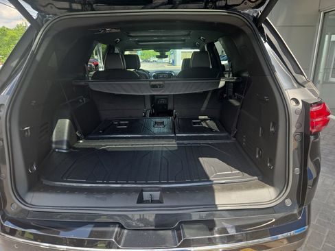 Certified 2024 Chevrolet Traverse Premier w/ Redline Edition FWD image 11