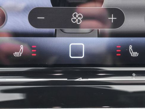 Certified 2025 Volkswagen ID.4 Pro AWD/4WD image 25