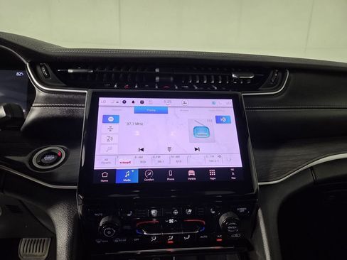 Certified 2025 Jeep Grand Cherokee Limited w/ Luxury Tech Group II image 16