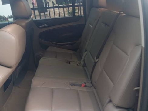 Used 2018 Chevrolet Suburban LT image 7