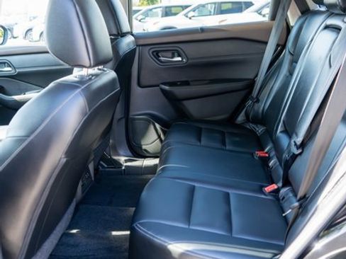 Used 2023 Nissan Rogue SL w/ SL Premium Package image 12