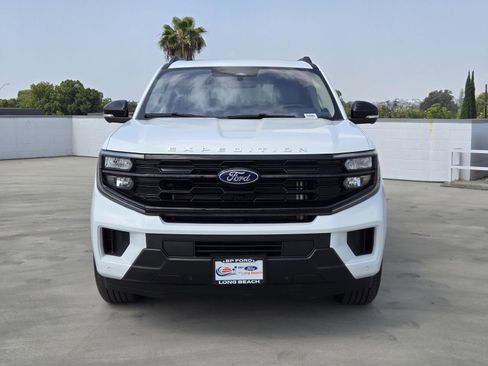 Used 2025 Ford Expedition Active RWD image 3