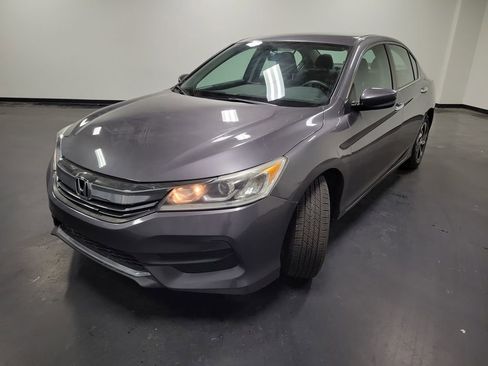 Used 2017 Honda Accord LX image 4
