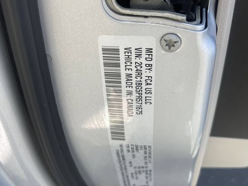 Used 2023 Chrysler Pacifica Touring-L FWD image 40