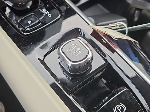 New 2026 Volvo XC60 B5 Ultra w/ Protection Package Premier image 16