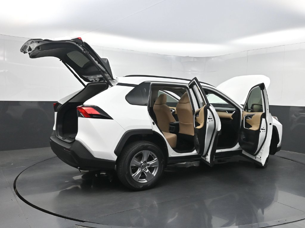 Used 2022 Toyota RAV4 XLE w/ Convenience Package FWD image 38