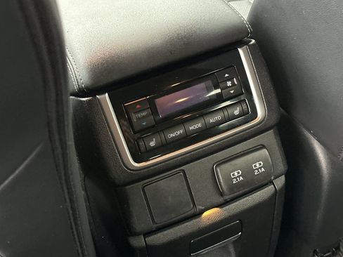 Used 2022 Subaru Ascent Limited image 13