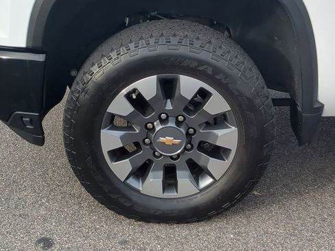 Used 2024 Chevrolet Silverado 2500 Custom w/ Custom Value Package image 12