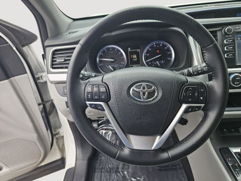 Used 2018 Toyota Highlander XLE image 13