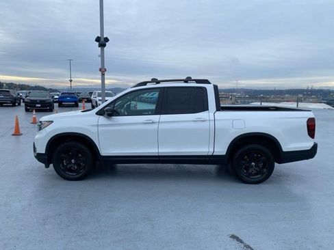 Certified 2022 Honda Ridgeline Black Edition image 9