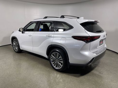 New 2026 Toyota Highlander Platinum AWD/4WD image 5