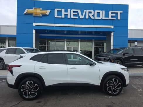 New 2026 Chevrolet Trax RS w/ Sunroof Package image 3