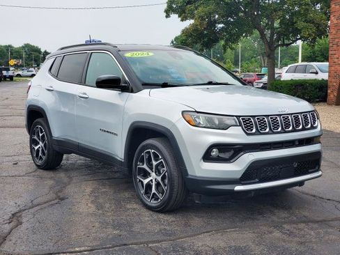 Used 2024 Jeep Compass Limited AWD/4WD image 2