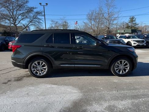 Used 2022 Ford Explorer XLT w/ Equipment Group 202A image 5