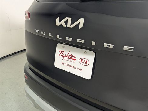 Used 2022 Kia Telluride LX image 8