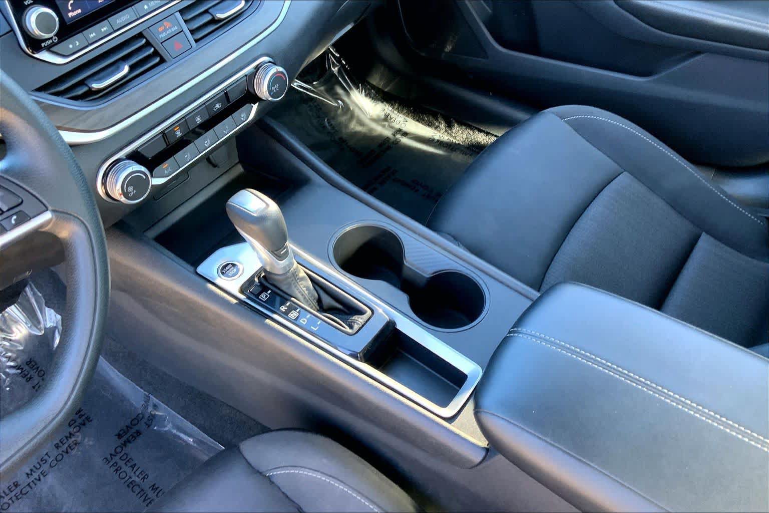 Used 2025 Nissan Altima 2.5 SV FWD image 15