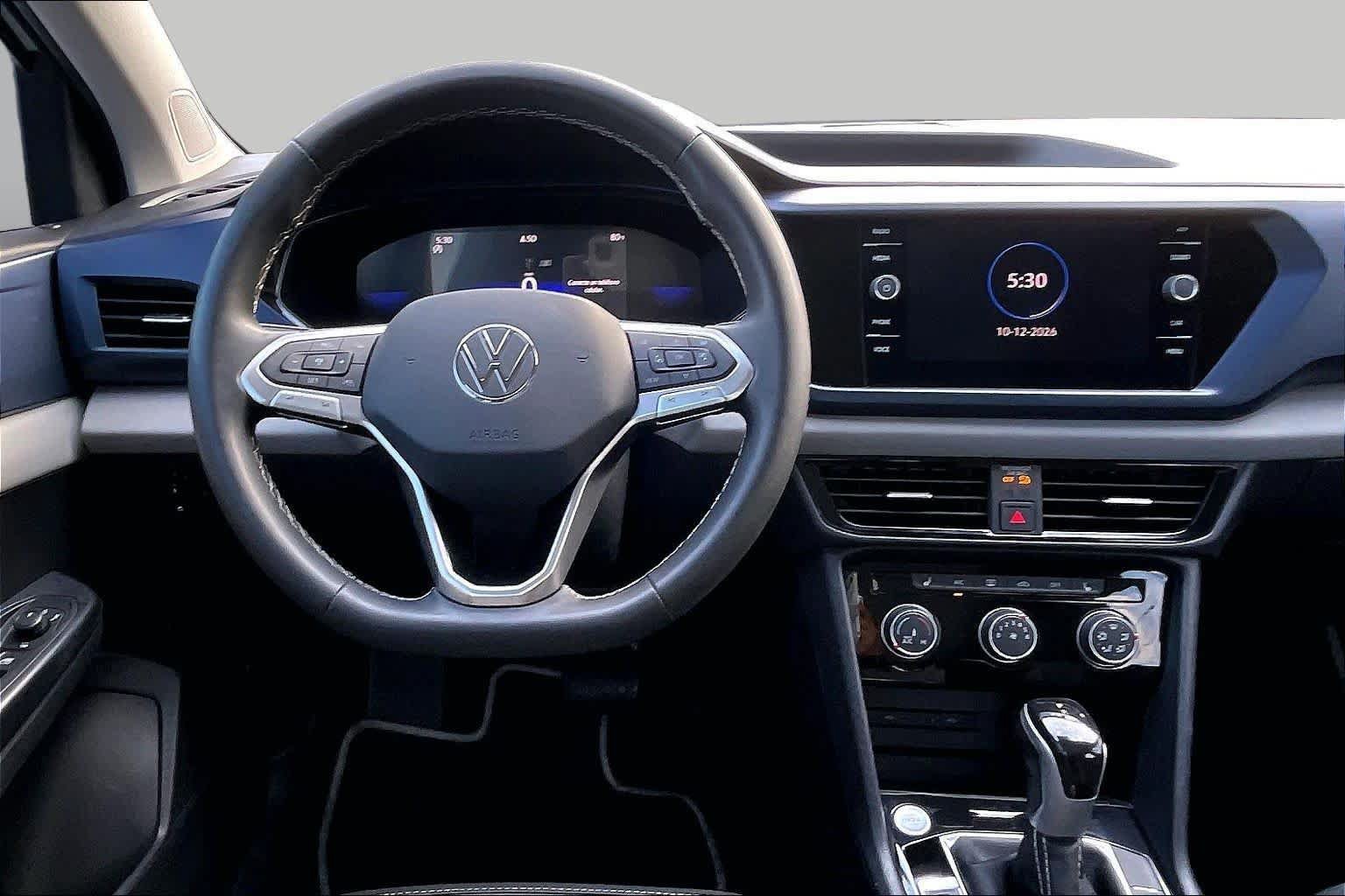 Used 2023 Volkswagen Taos SE FWD image 6