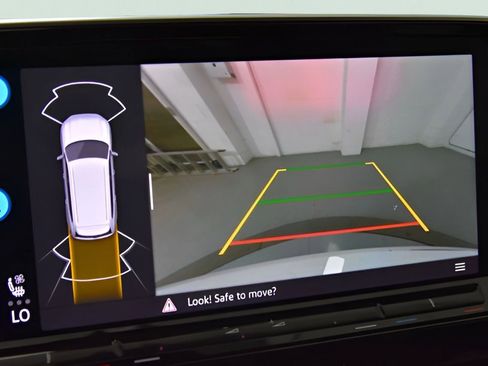 Used 2024 Volkswagen Atlas SE image 26