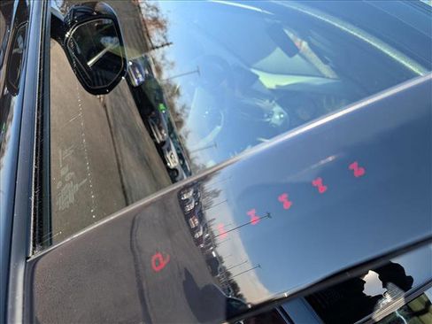 Used 2023 Lincoln Aviator Reserve w/ Equipment Group 201A image 11