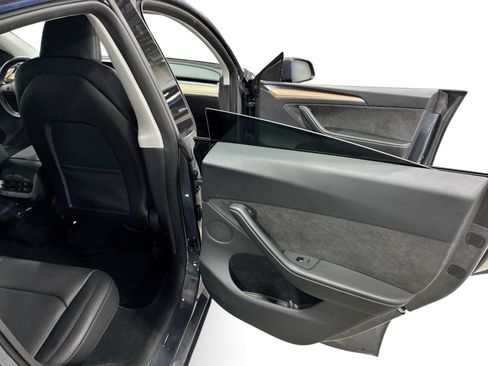 Certified 2023 Tesla Model Y AWD image 12