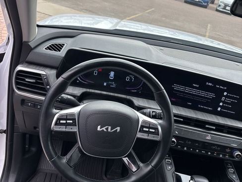 Used 2024 Kia Telluride EX w/ EX Captain's Chair Package AWD/4WD image 13