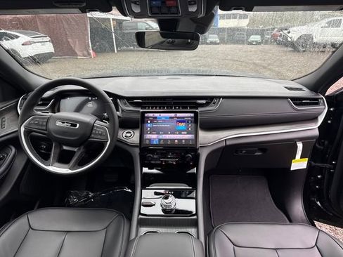 New 2025 Jeep Grand Cherokee L Limited image 11