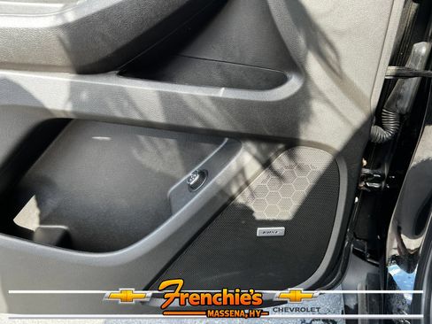 Used 2023 Chevrolet Traverse LT w/ LT Premium Package AWD/4WD image 13