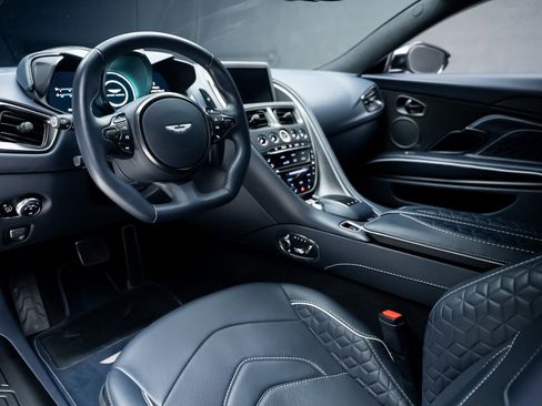 Used 2019 Aston Martin DBS Superleggera image 2