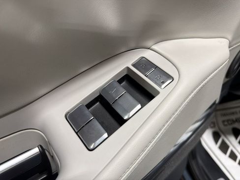 Certified 2025 Lincoln Navigator L Reserve image 15