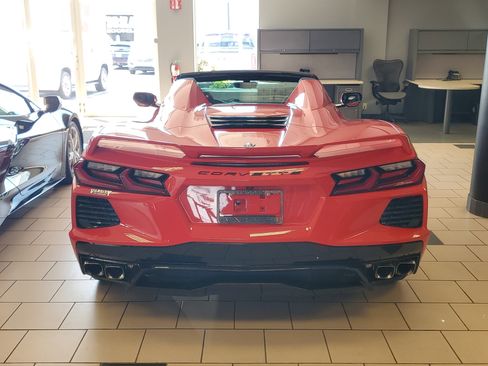 Used 2022 Chevrolet Corvette Stingray Premium Conv w/ Z51 Performance Package RWD image 5