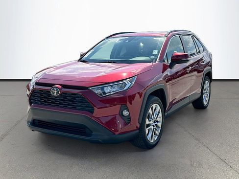 Used 2019 Toyota RAV4 XLE Premium image 3