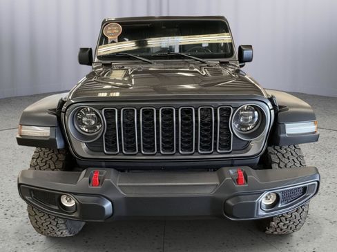 Used 2025 Jeep Wrangler Unlimited Rubicon AWD/4WD image 2