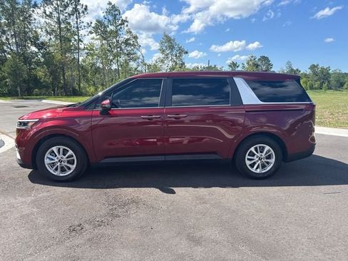 Used 2024 Kia Carnival LX FWD image 2