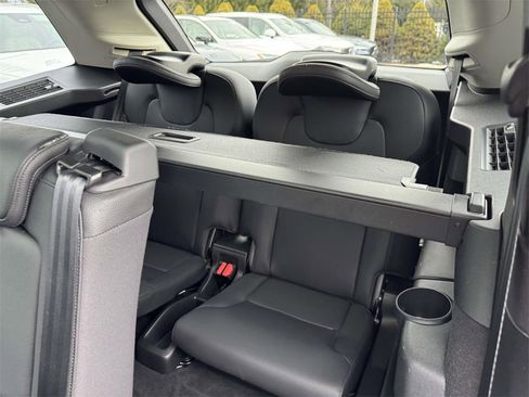 Certified 2024 Volvo XC90 B5 Plus w/ Protection Package Premier image 10