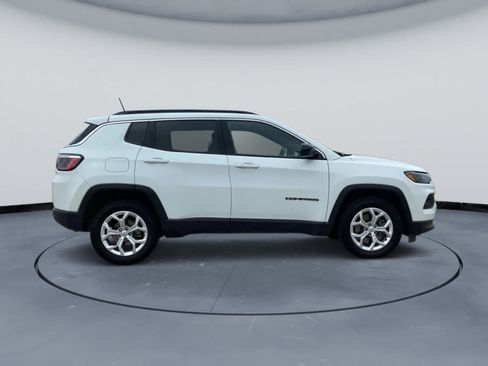 Used 2024 Jeep Compass Latitude AWD/4WD image 5