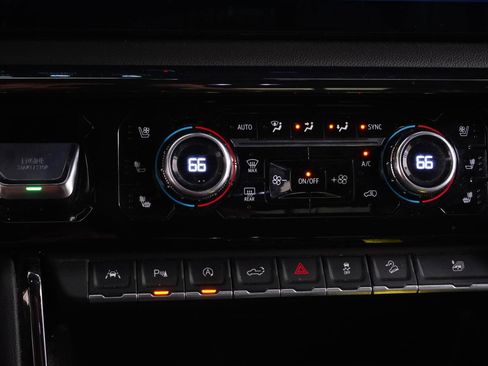 Used 2022 GMC Sierra 1500 AT4 w/ AT4 Premium Package image 31