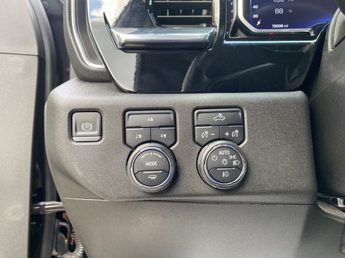 Used 2024 Chevrolet Silverado 2500 LT AWD/4WD image 17