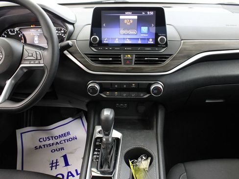 Used 2025 Nissan Altima 2.5 SV image 21