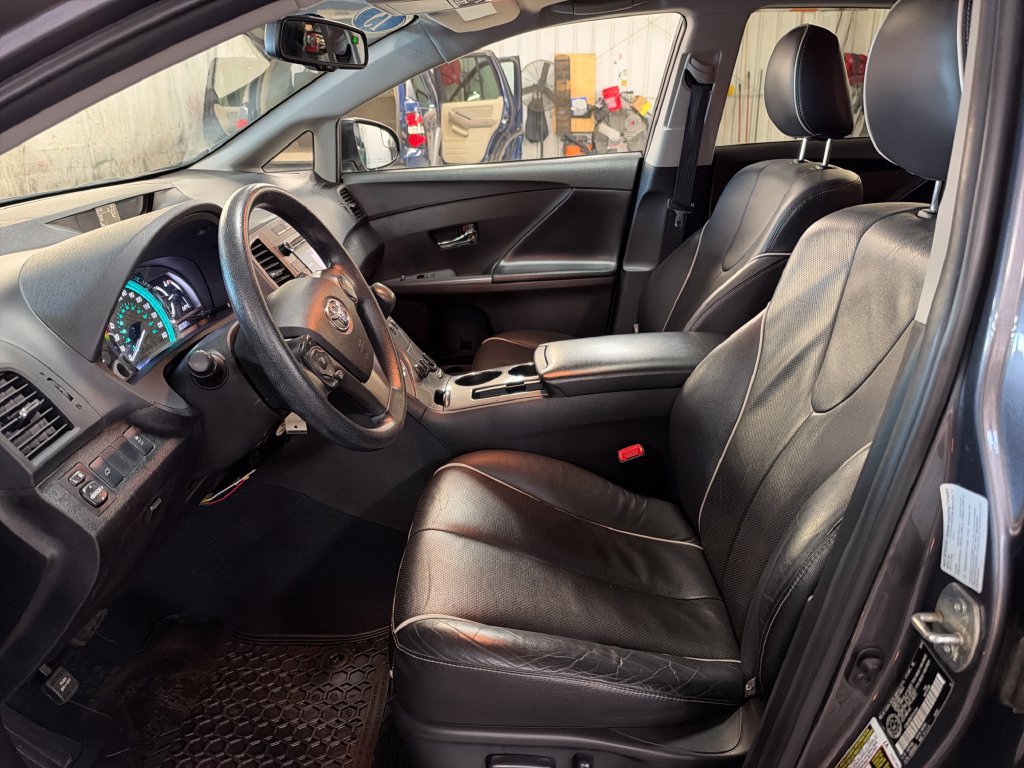Used 2015 Toyota Venza AWD image 13