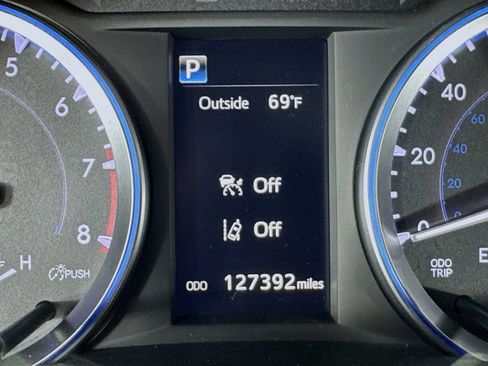 Used 2017 Toyota Highlander SE FWD image 22