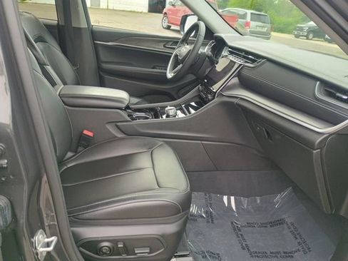 Used 2023 Jeep Grand Cherokee Limited AWD/4WD image 15