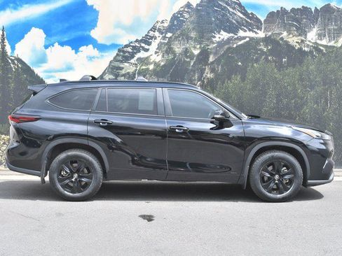 Certified 2024 Toyota Highlander XLE AWD/4WD image 2