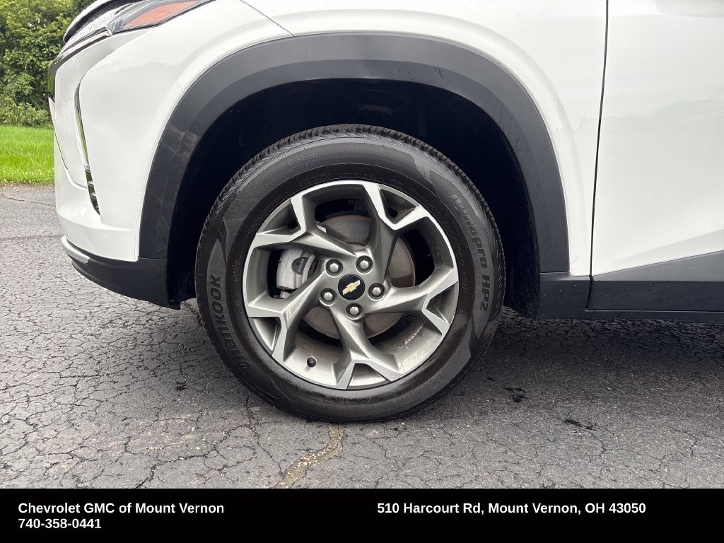 Used 2025 Chevrolet Trax LT FWD image 24