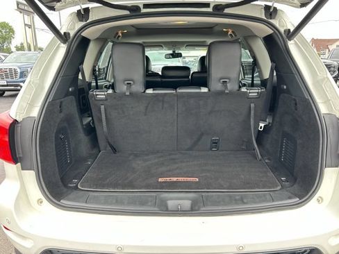 Used 2019 Nissan Pathfinder SL AWD/4WD image 12
